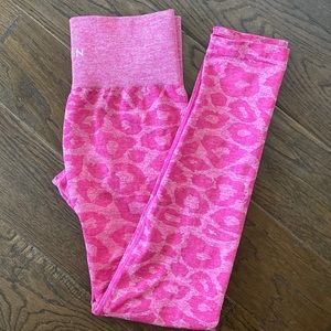 Hot pink nvgtn in small worn one like new